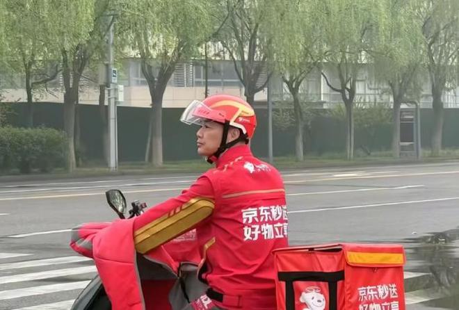 京东外卖日订单突破2500万单，将扩招15万全职骑手
