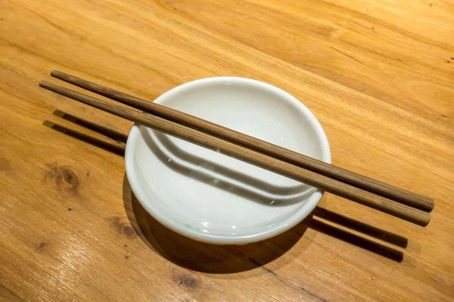 用开水烫餐具，到底有没有必要？真相来了！